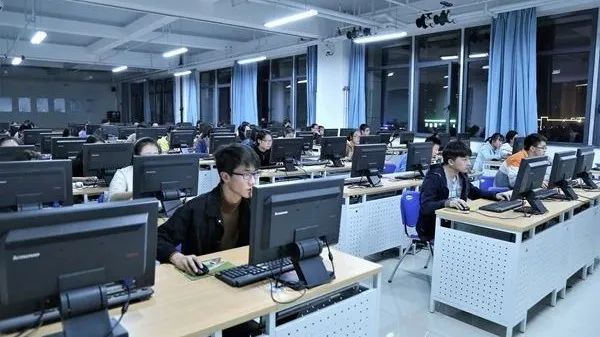 智能信息管理學(xué)院 融合創(chuàng)新，引領(lǐng)數(shù)字化時代餐飲與旅游管理